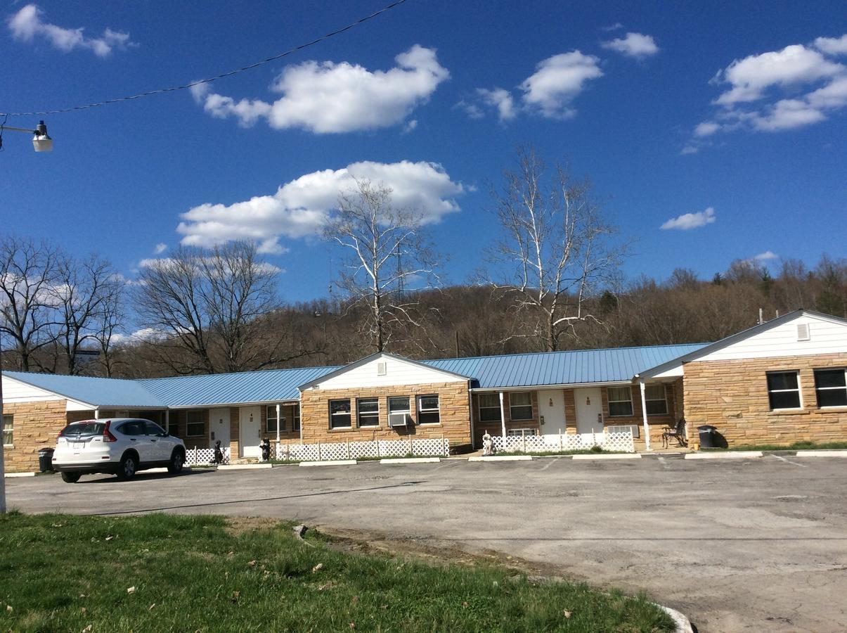 Scenic River Inn Motel Wartburg Exterior photo