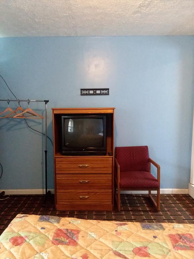 Scenic River Inn Motel Wartburg Exterior photo